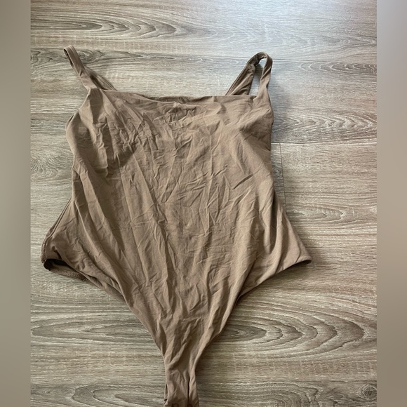 SKIMS Fits Everybody Bodysuit - Square Neck Thong Body suit - XL - Picture 4 of 6